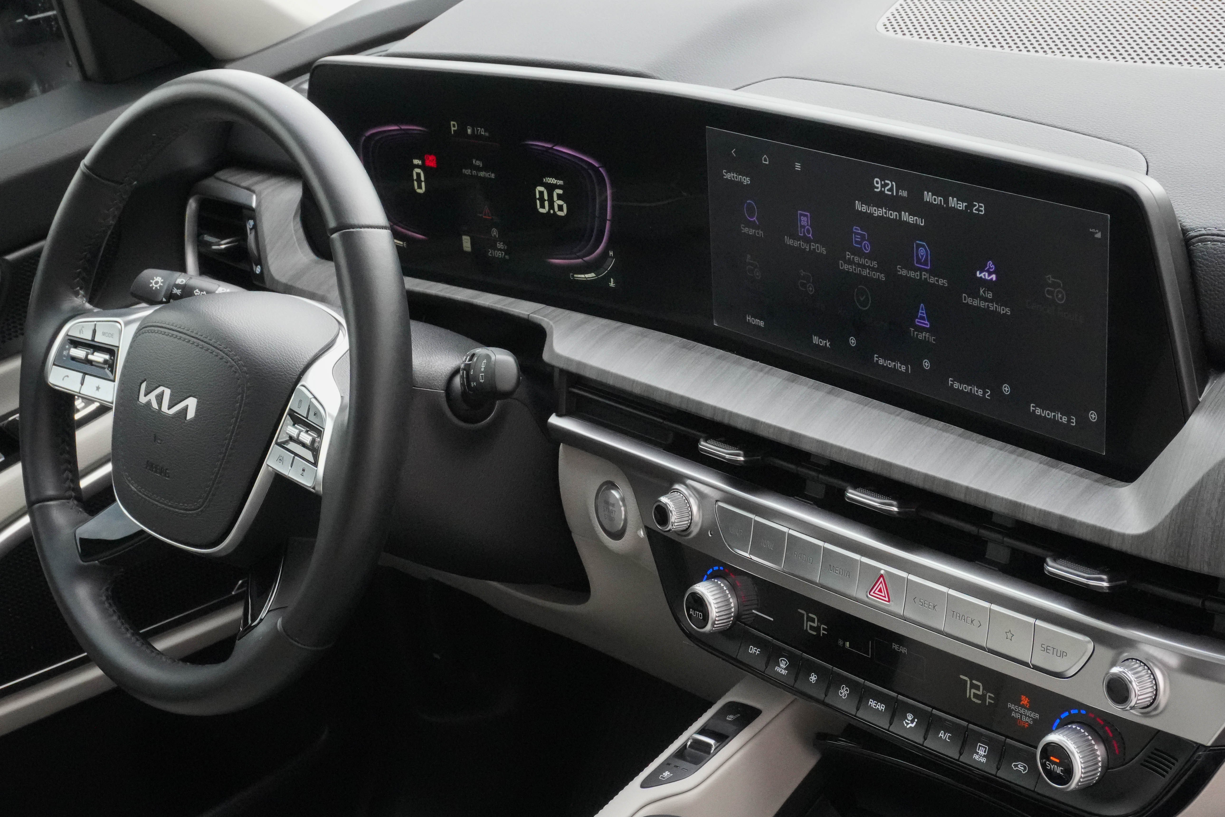 Used 2025 Kia Telluride EX w/ EX Captain's Chair Package image 11