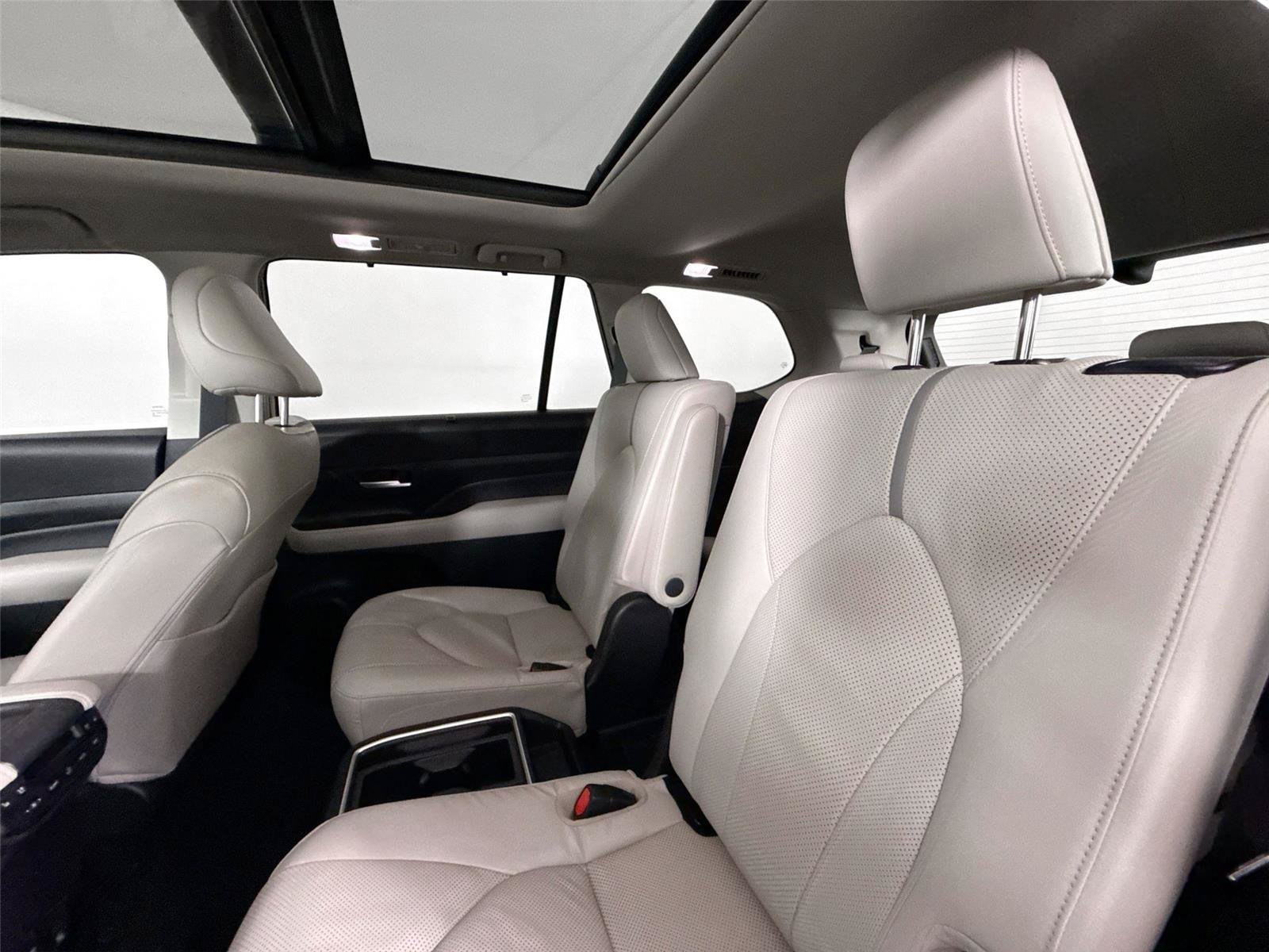 Certified 2024 Toyota Grand Highlander AWD image 32