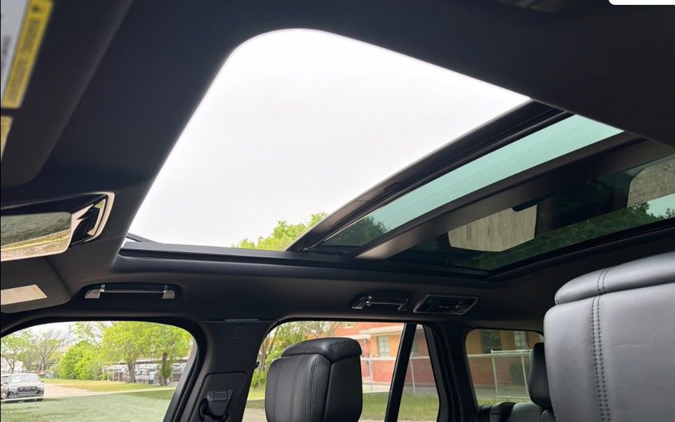Used 2022 Land Rover Range Rover Westminster Edition image 6
