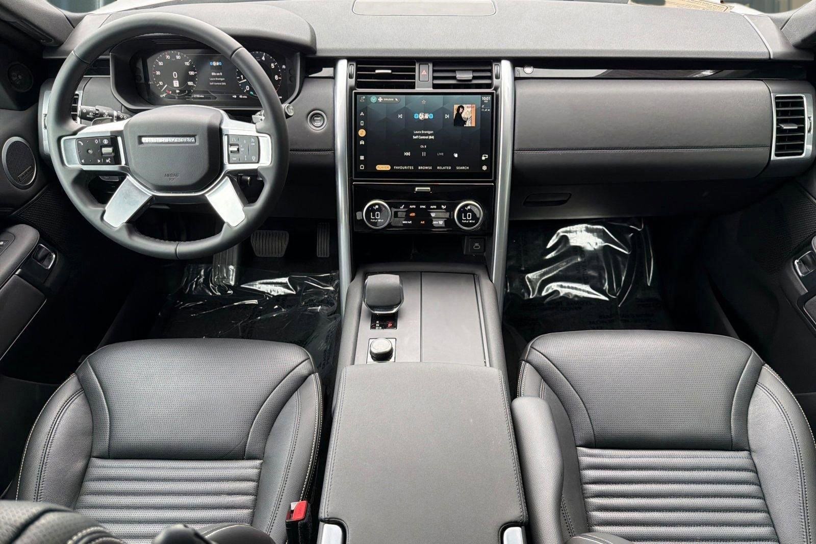 Used 2025 Land Rover Discovery S AWD/4WD image 17