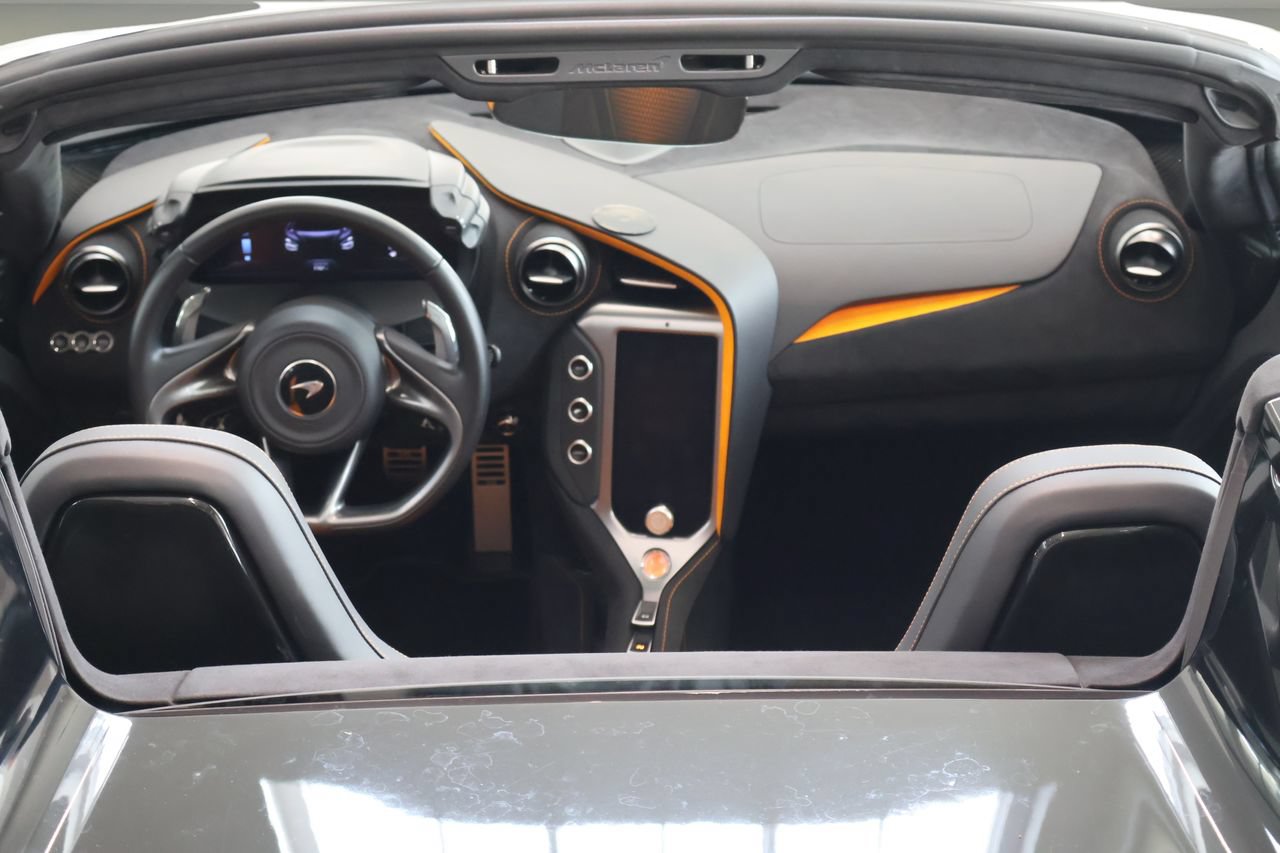 Used 2025 McLaren 750S Spider RWD image 16