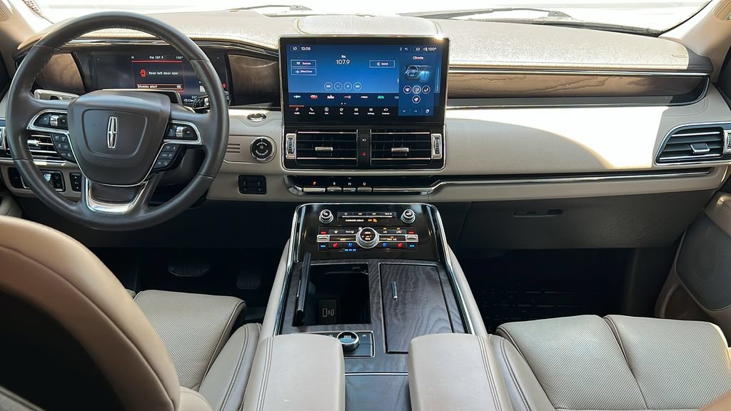 Certified 2024 Lincoln Navigator L Reserve AWD/4WD image 9