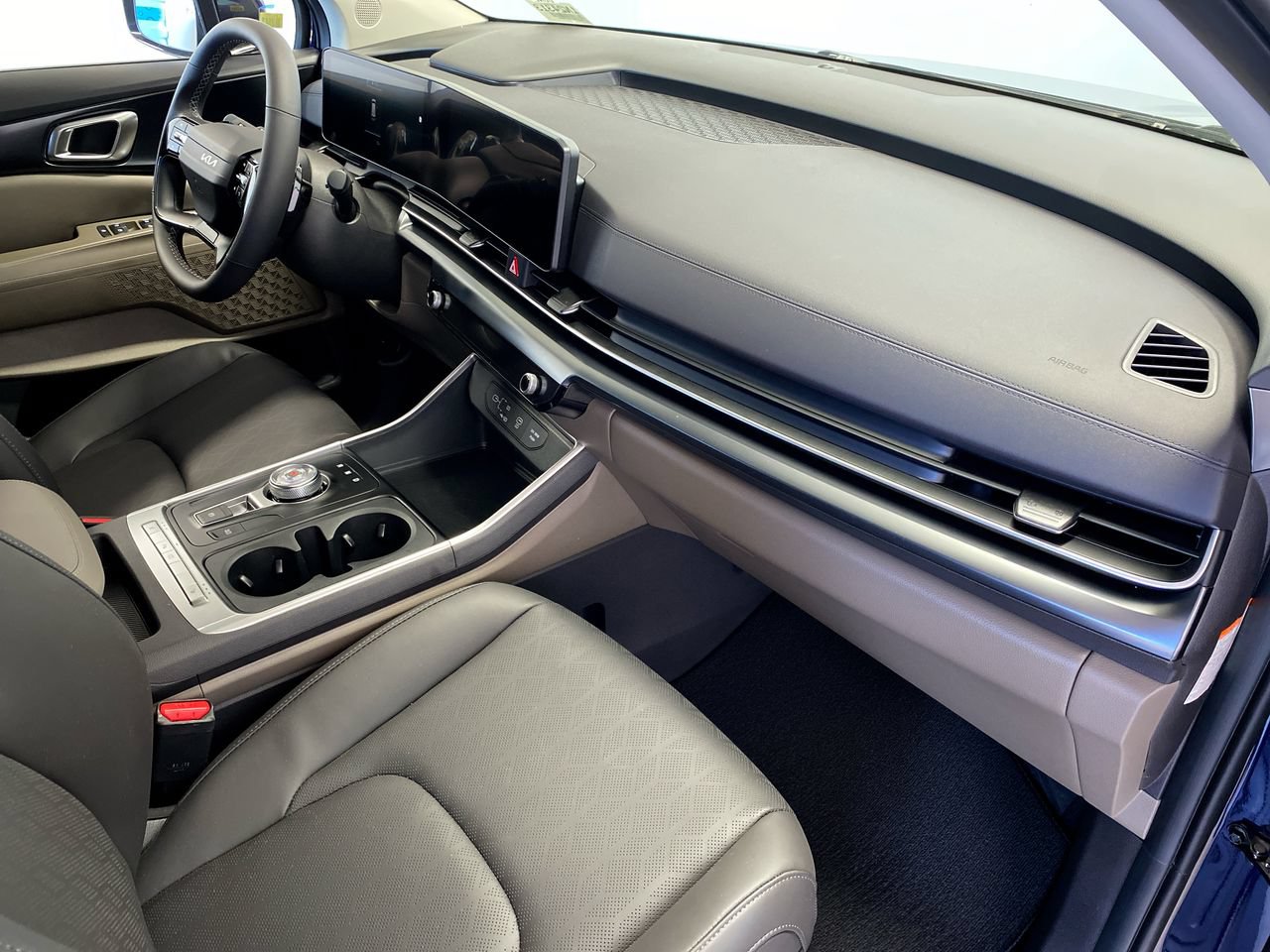 New 2027 Kia Carnival LXS FWD image 30