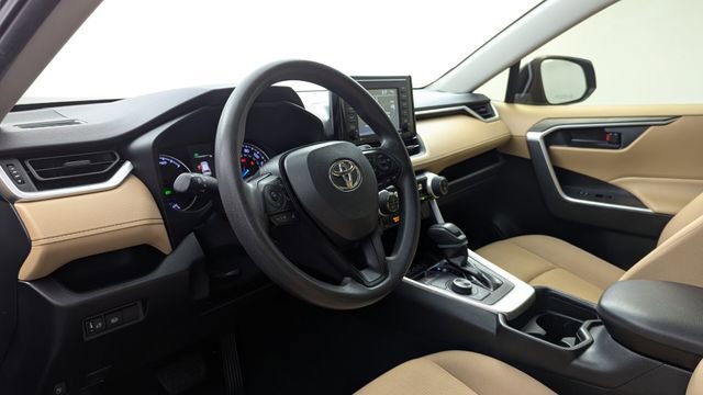 Used 2020 Toyota RAV4 LE image 18