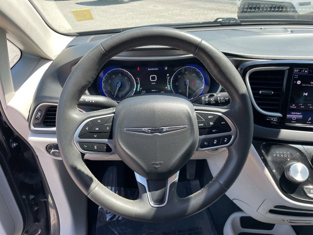 Used 2022 Chrysler Pacifica Touring-L FWD image 12