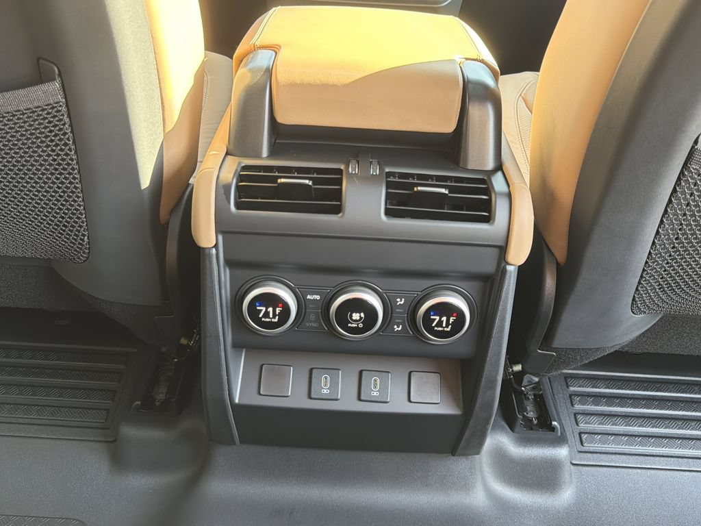 New 2026 Land Rover Defender 130 X-Dynamic SE AWD/4WD image 17