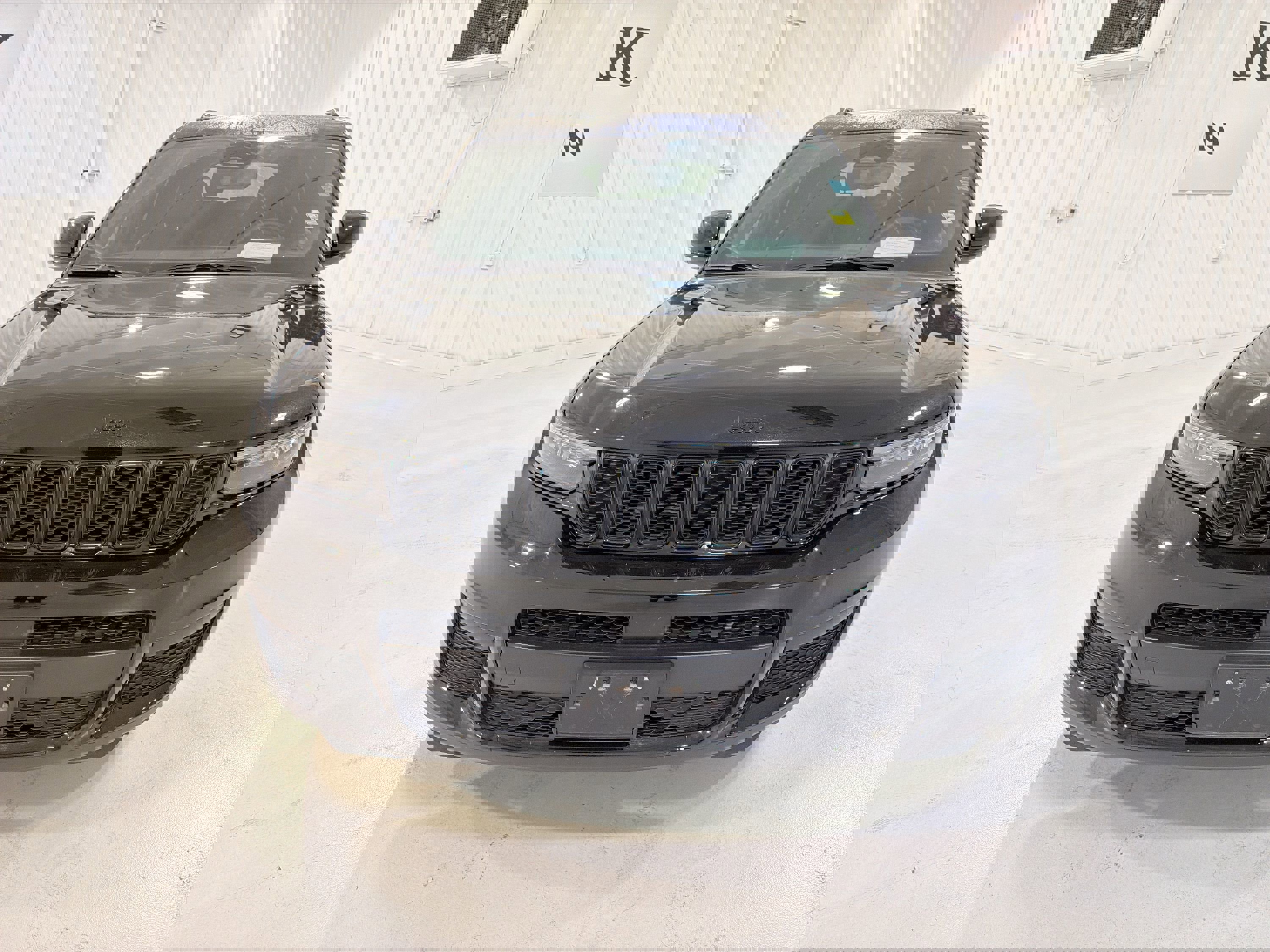 Used 2023 Jeep Grand Cherokee L Laredo image 33