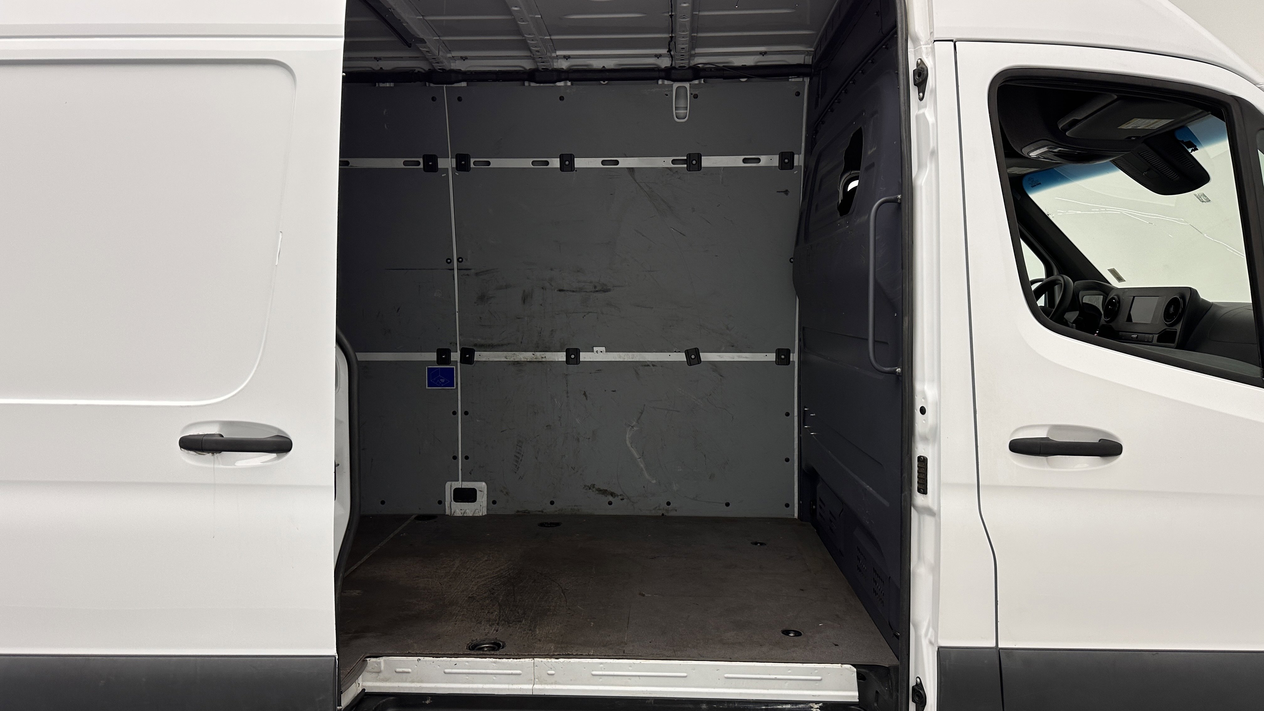 Used 2020 Freightliner Sprinter 3500 RWD image 21