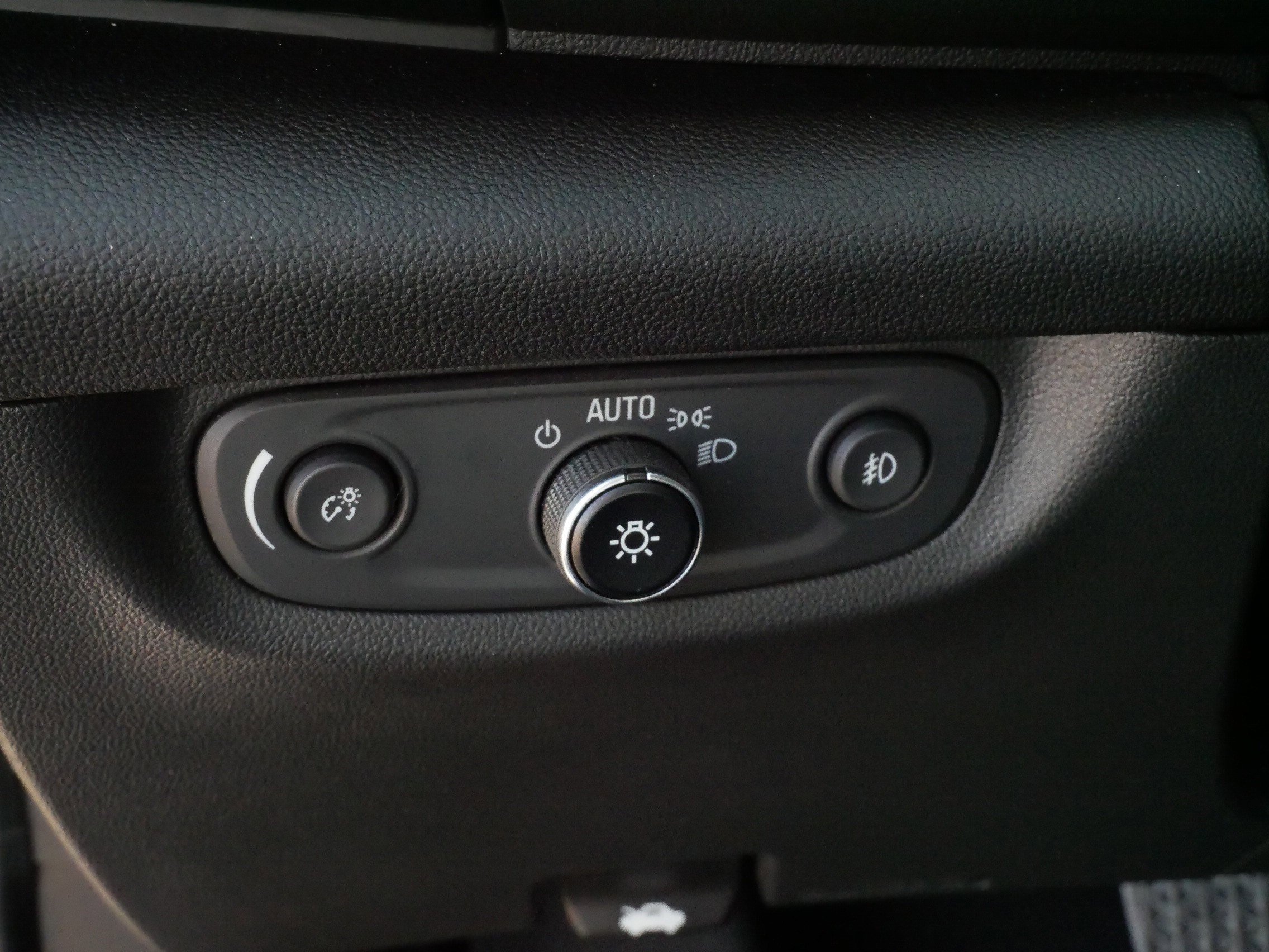 Used 2018 Buick Regal Essence w/ Driver Confidence Package #1 image 26