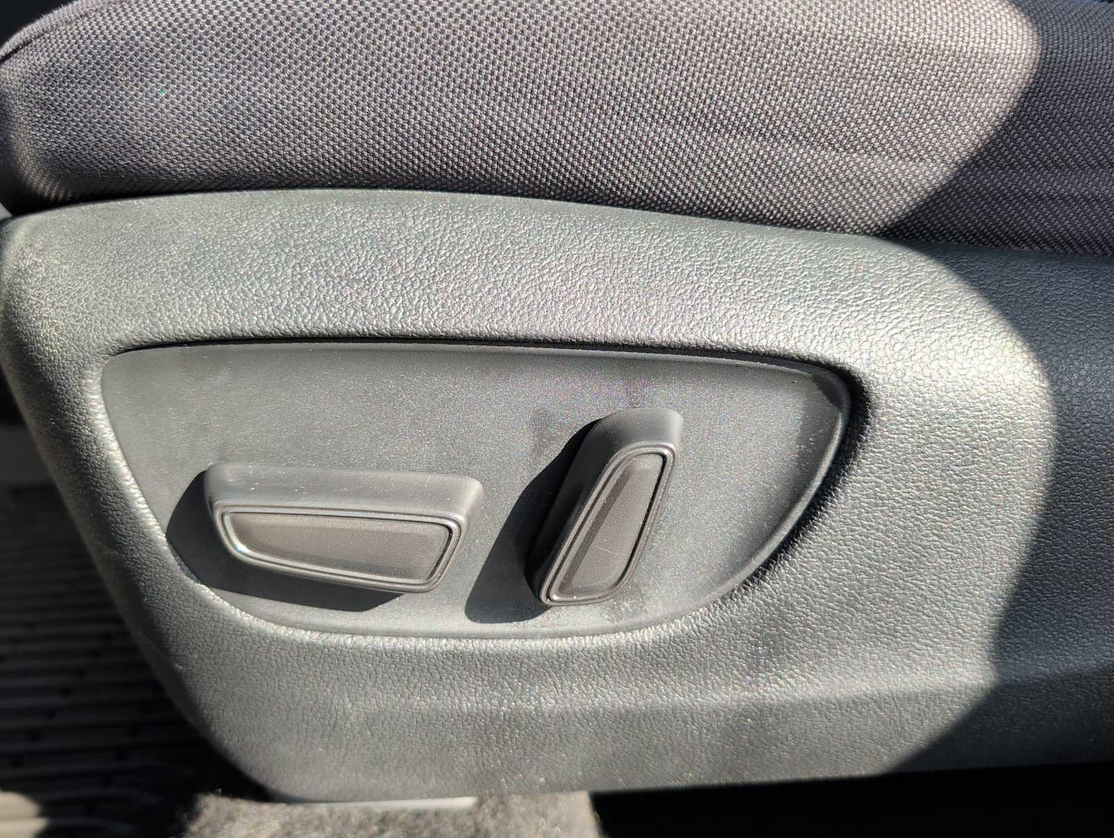 Used 2023 Toyota Highlander L image 14