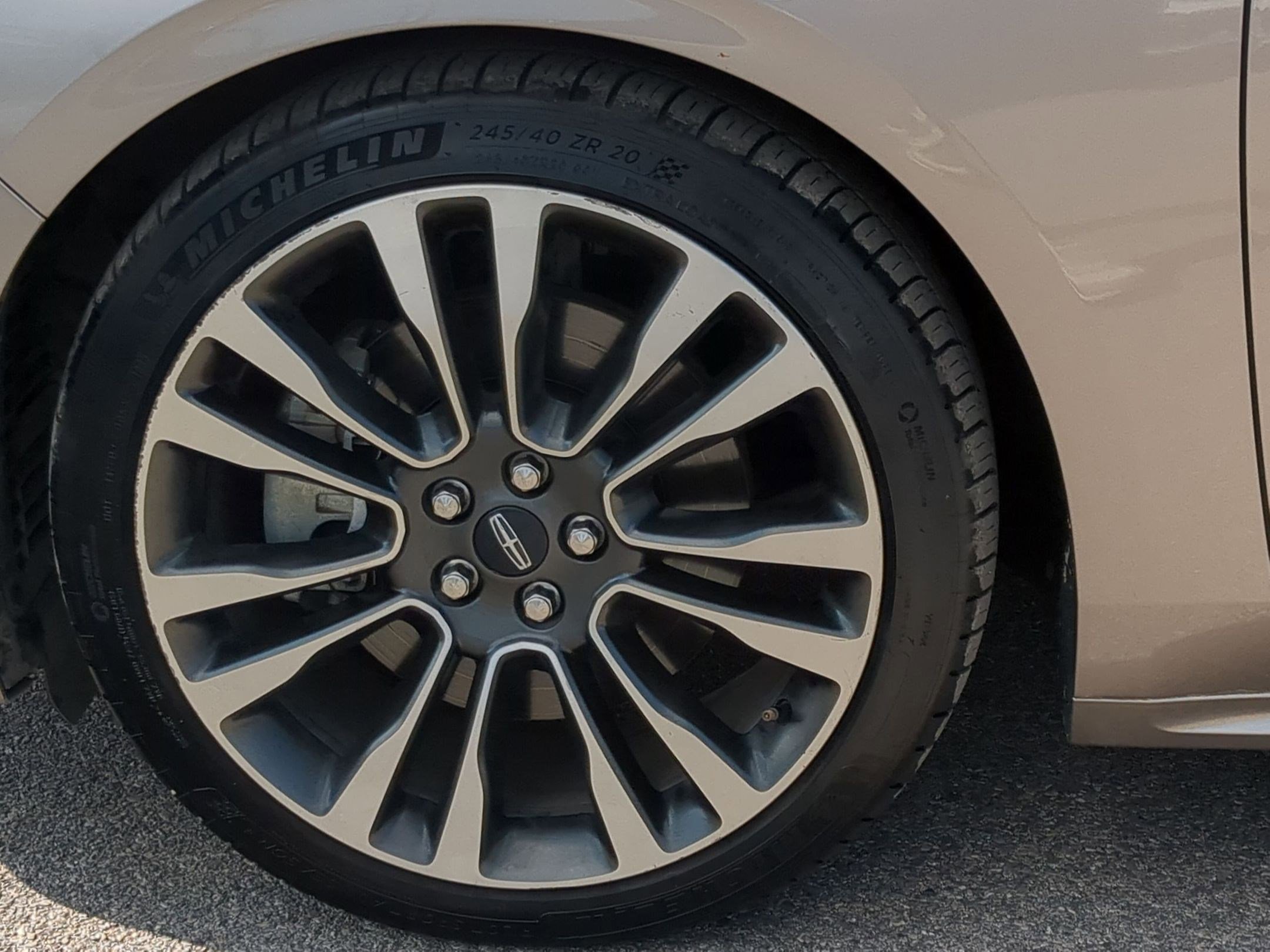 Used 2019 Lincoln Continental Reserve image 9