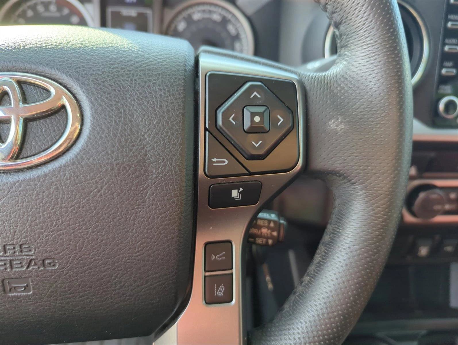 Used 2021 Toyota Tacoma SR5 RWD image 13