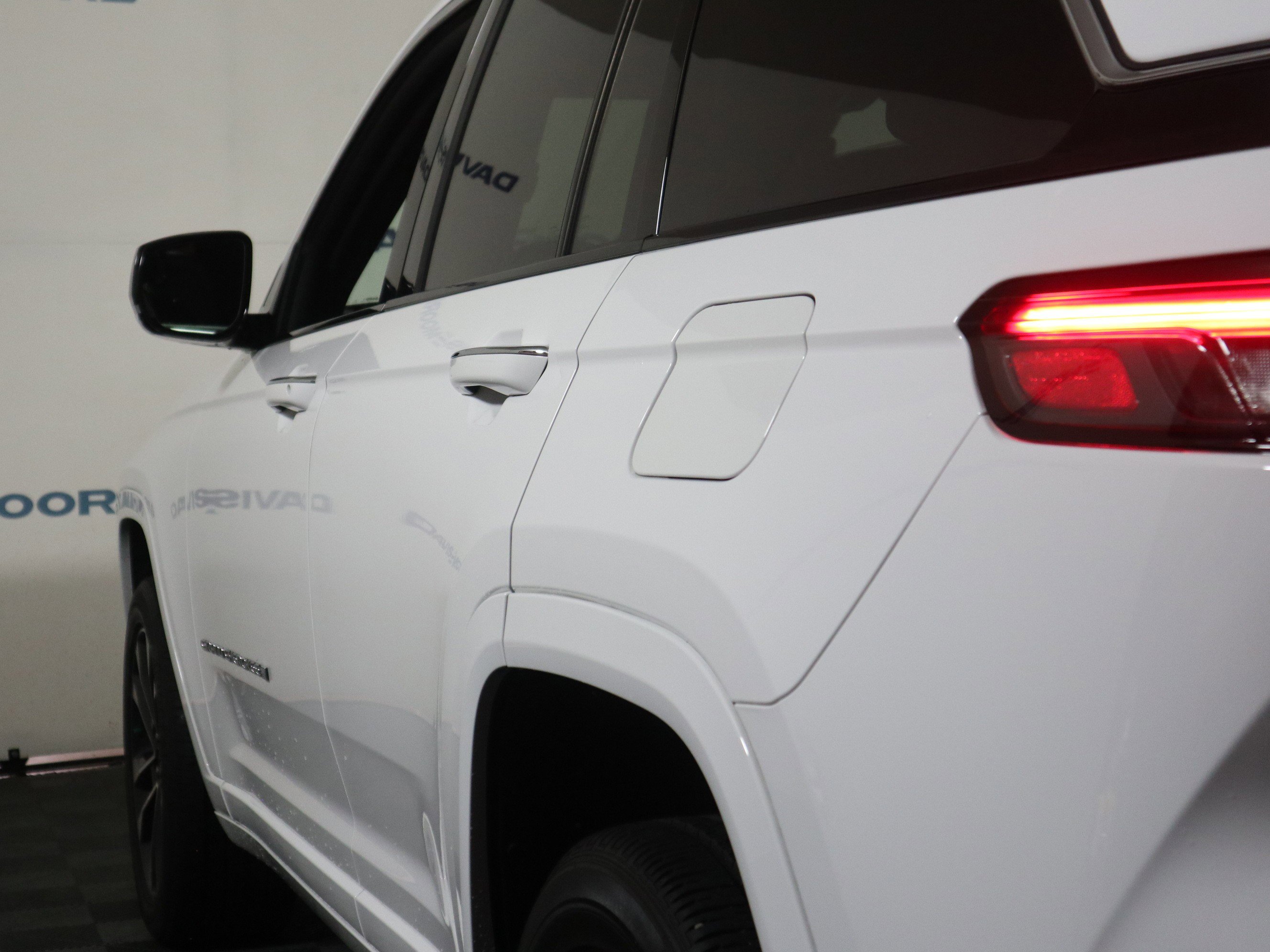 Certified 2022 Jeep Grand Cherokee Overland w/ Luxury Tech Group IV image 10