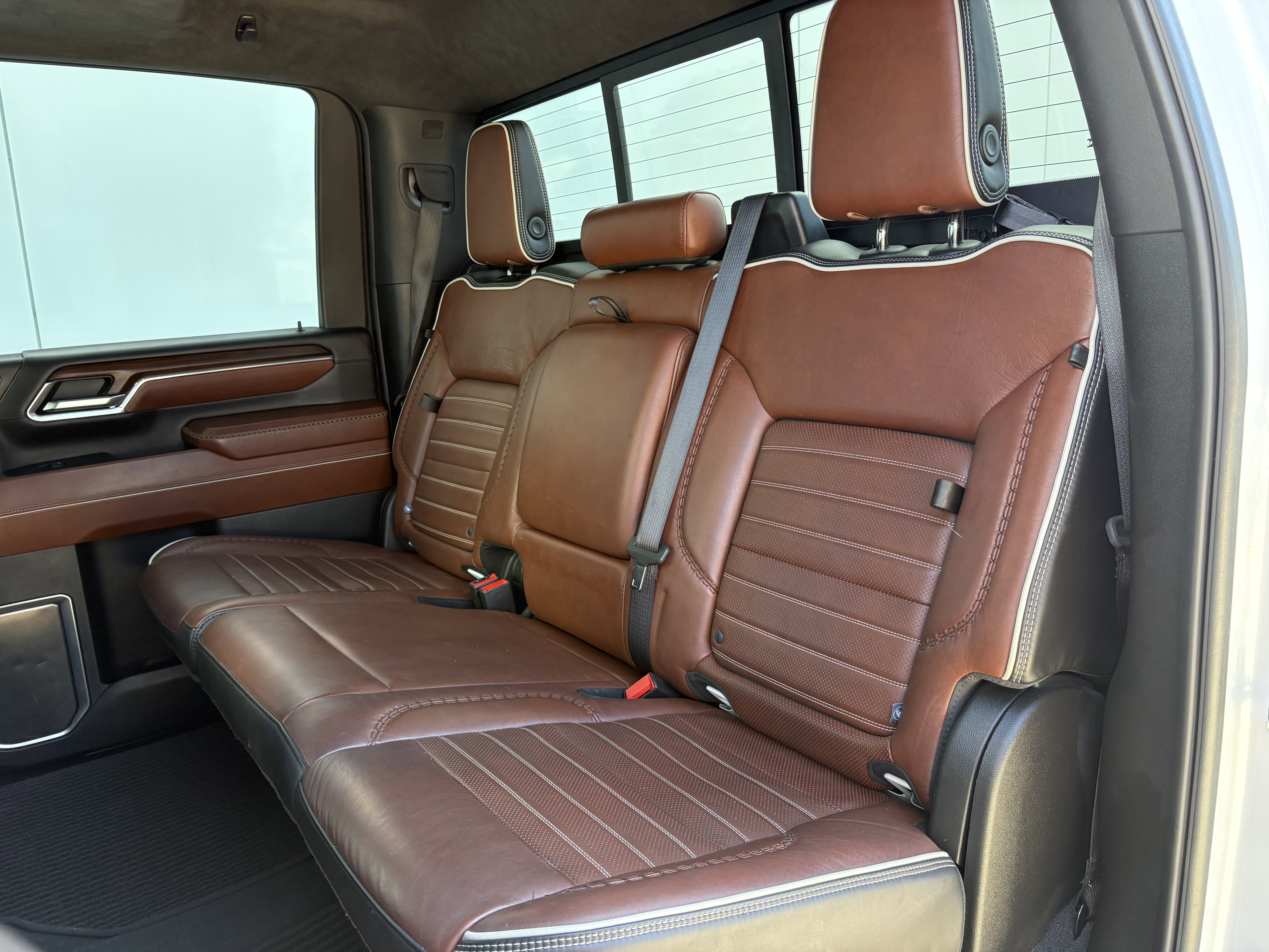 Used 2024 GMC Sierra 2500 Denali Ultimate w/ Max Trailering Package image 11