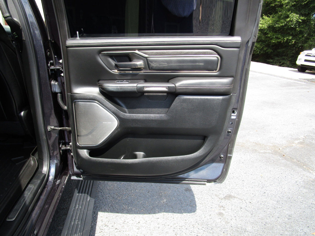 Used 2019 RAM 1500 Limited image 32