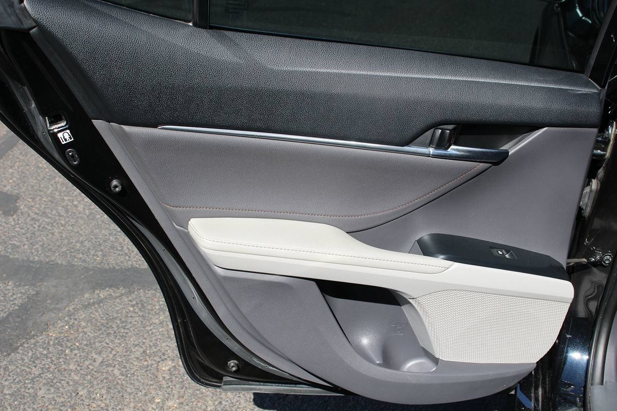 Used 2018 Toyota Camry XLE FWD image 13