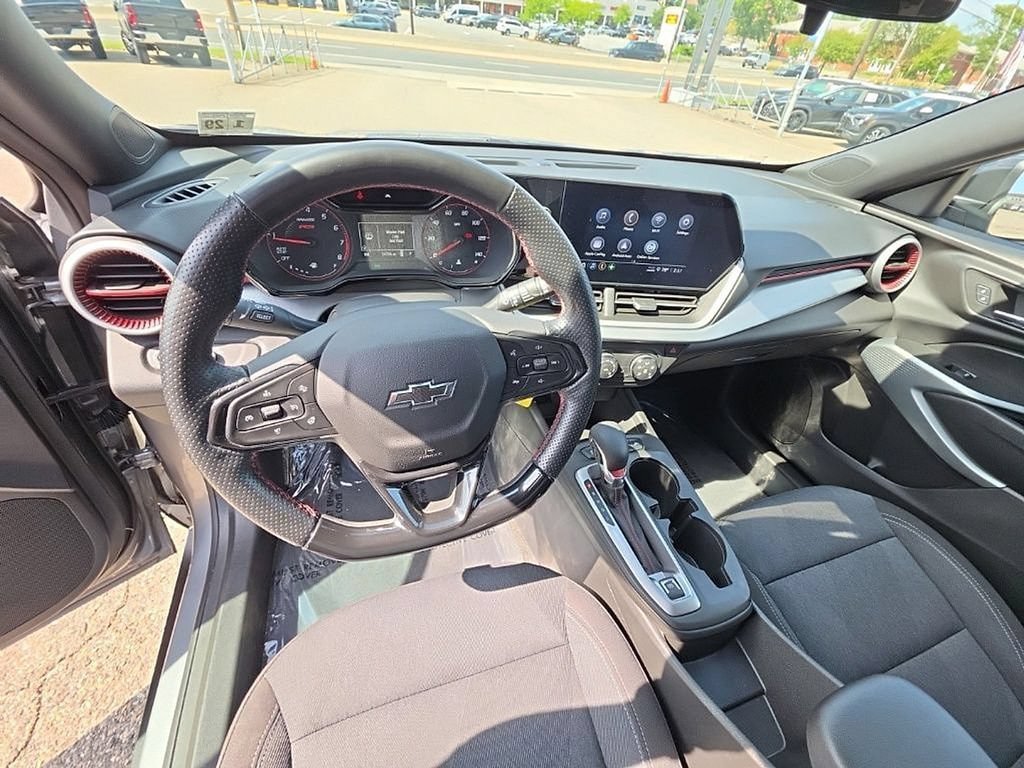 Certified 2024 Chevrolet Trax RS FWD image 9