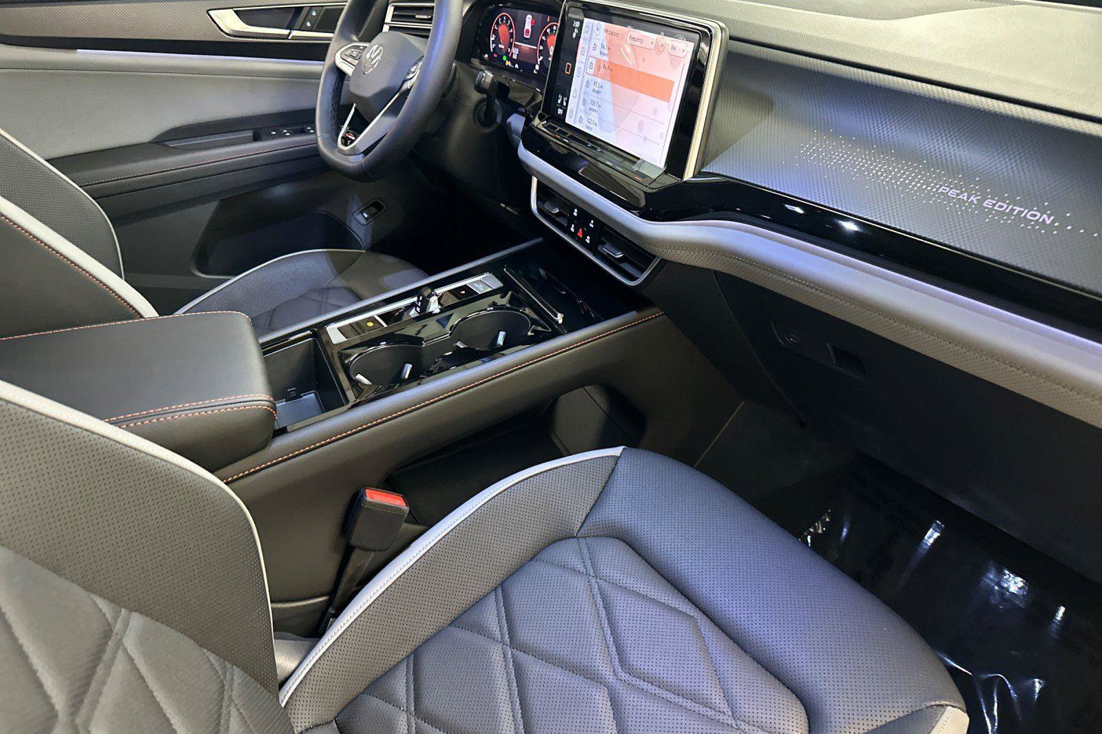 New 2025 Volkswagen Atlas Peak Edition SE image 15