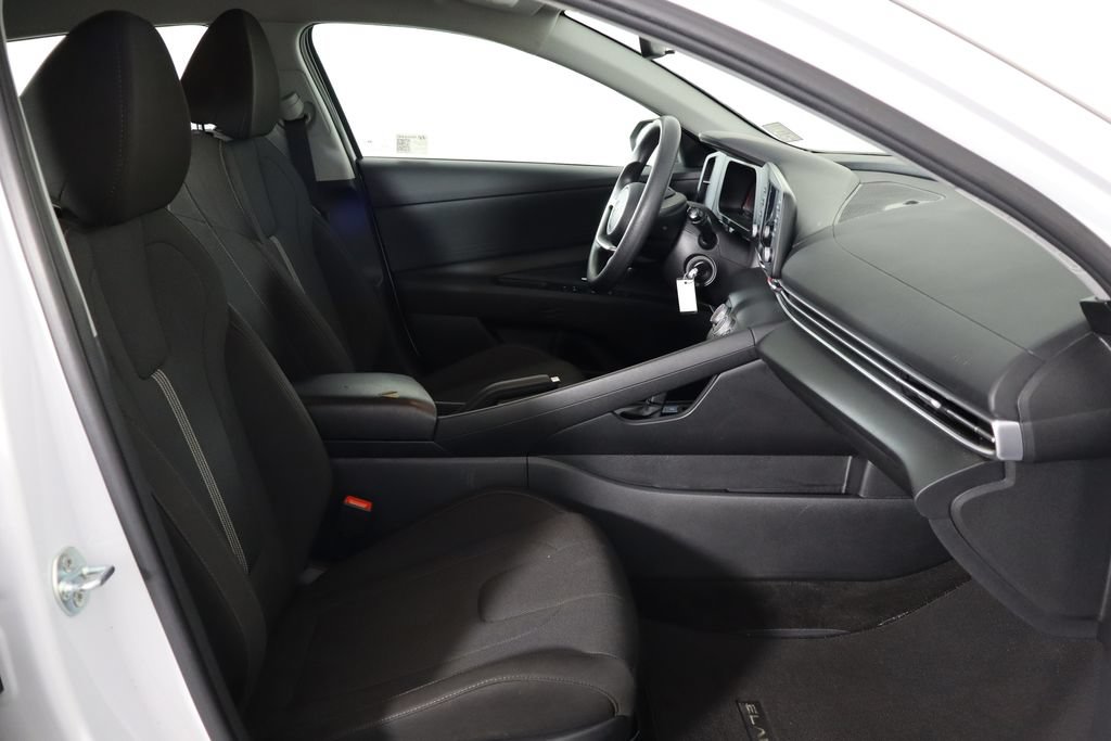 Used 2025 Hyundai Elantra SE FWD image 18