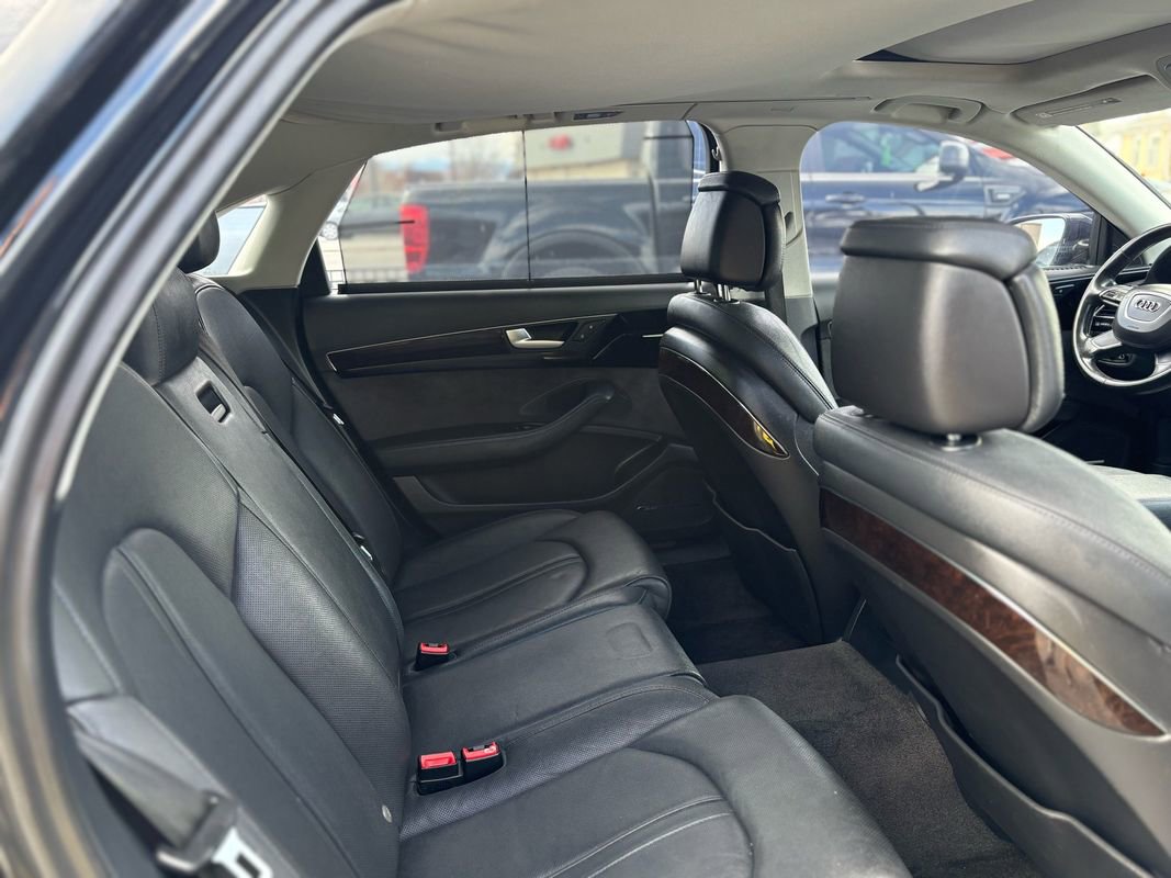 Used 2011 Audi A8 L 4.2 image 9