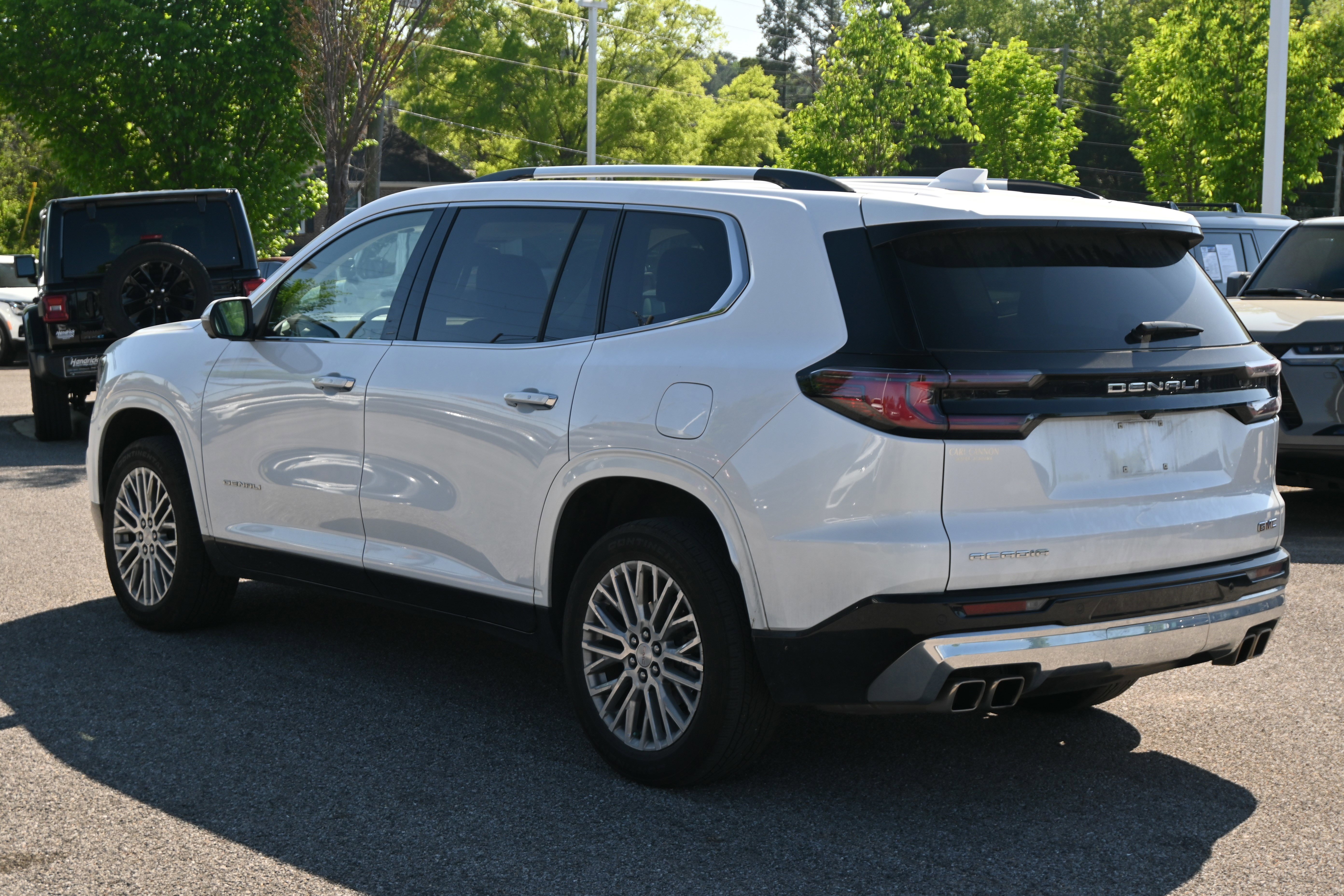 Used 2024 GMC Acadia Denali image 11