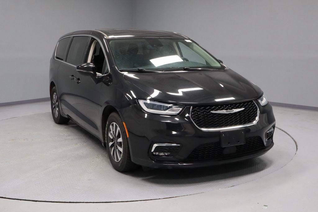Used 2023 Chrysler Pacifica Touring-L