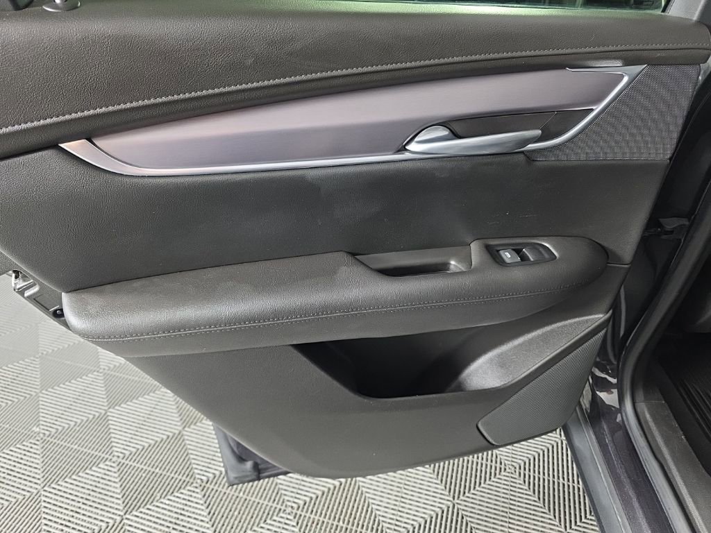 Used 2018 Cadillac XT5 Luxury w/ Driver Awareness Package AWD/4WD image 30