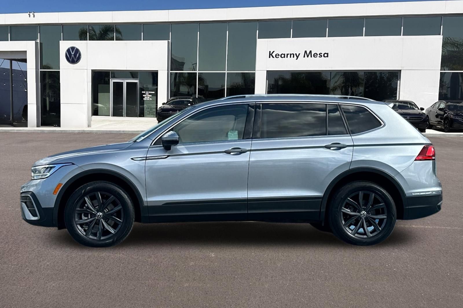 Used 2024 Volkswagen Tiguan SE FWD image 7