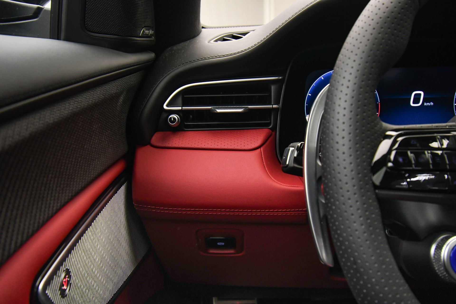 Used 2025 Maserati Grecale Modena AWD/4WD image 34