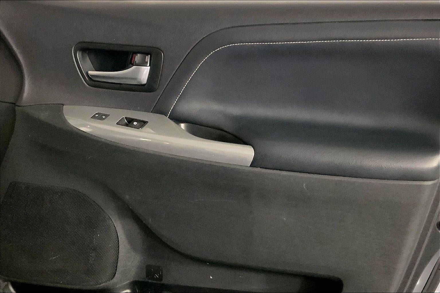 Used 2017 Toyota Sienna SE w/ SE Preferred Package FWD image 25