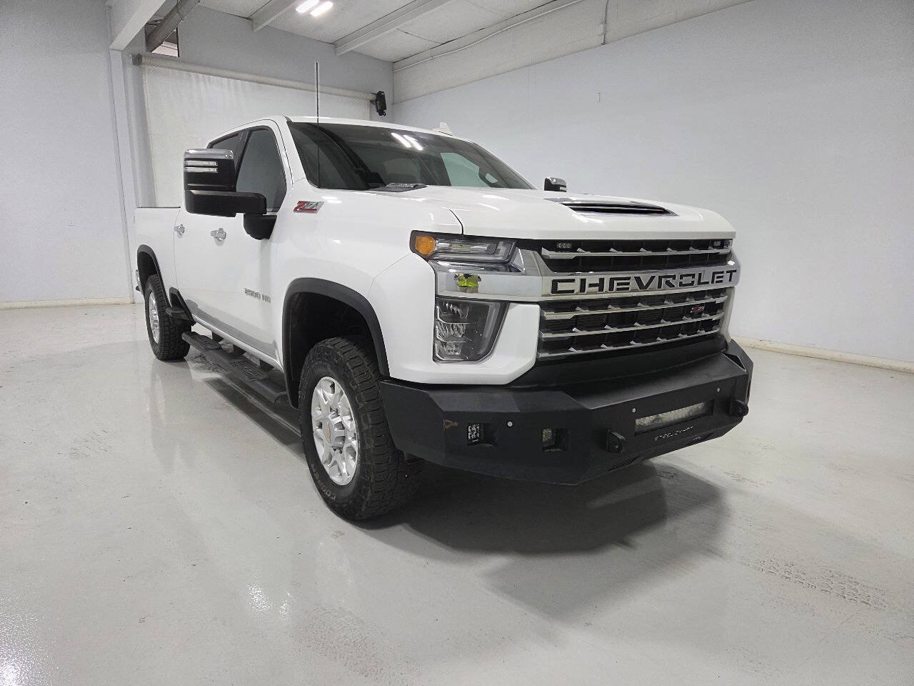 Used 2023 Chevrolet Silverado 2500 LTZ w/ LTZ Convenience Package AWD/4WD image 3