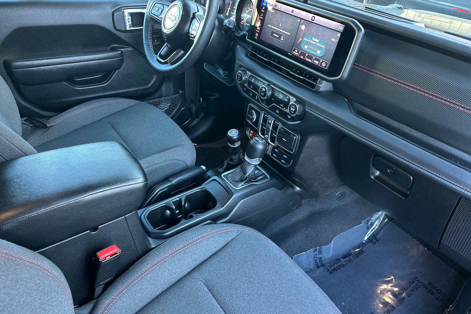 Used 2025 Jeep Wrangler Unlimited Rubicon AWD/4WD image 15