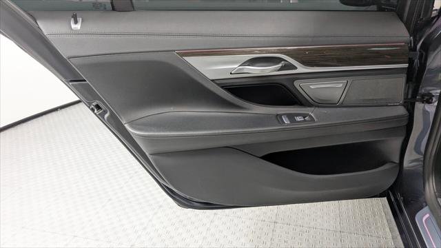 Used 2020 BMW 740i image 16