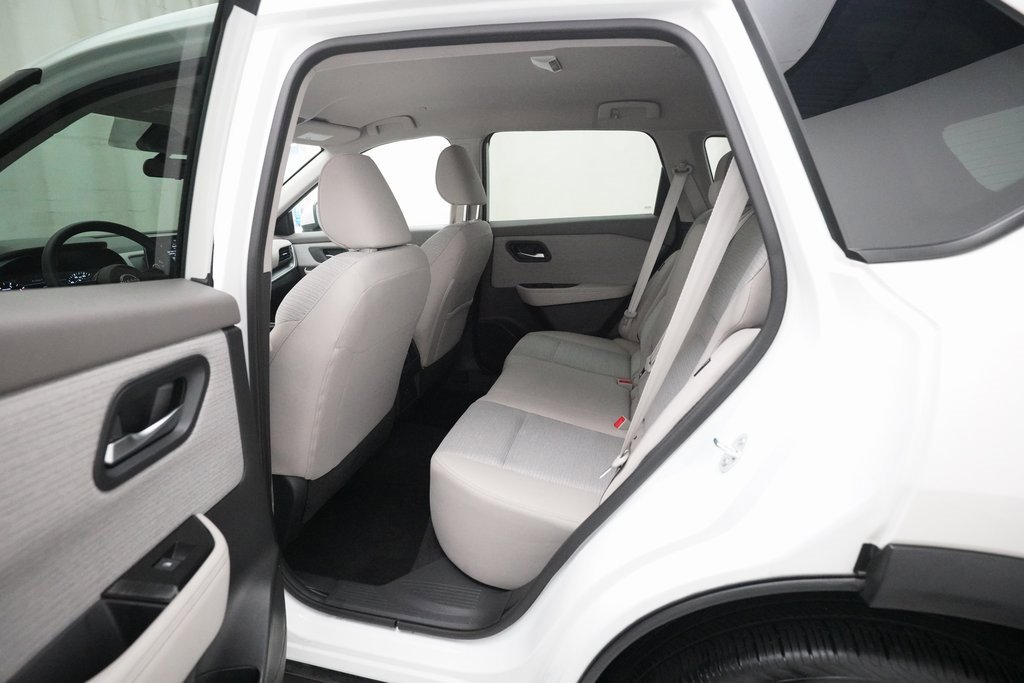 Used 2023 Nissan Rogue SV image 15