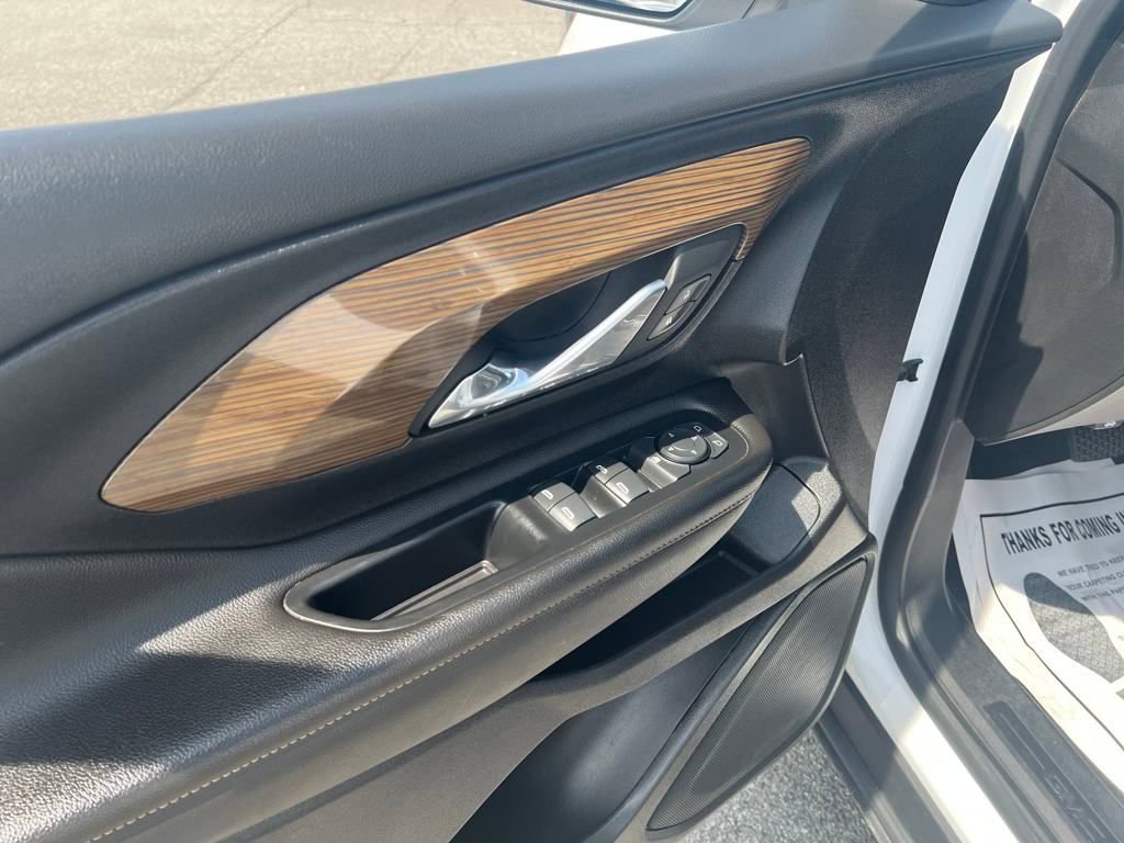 Used 2021 GMC Terrain SLE w/ Elevation Edition image 13