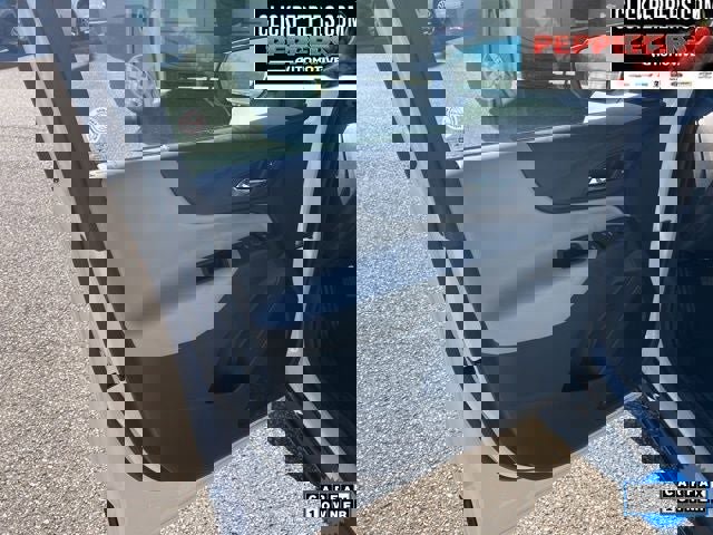 Used 2023 Chevrolet Equinox LT image 10