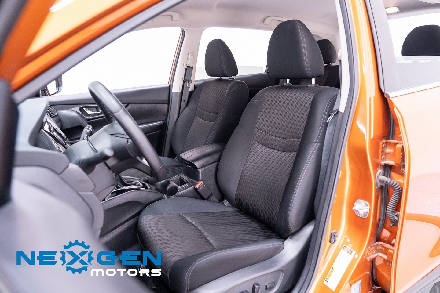 Used 2020 Nissan Rogue SV w/ Premium Package image 27