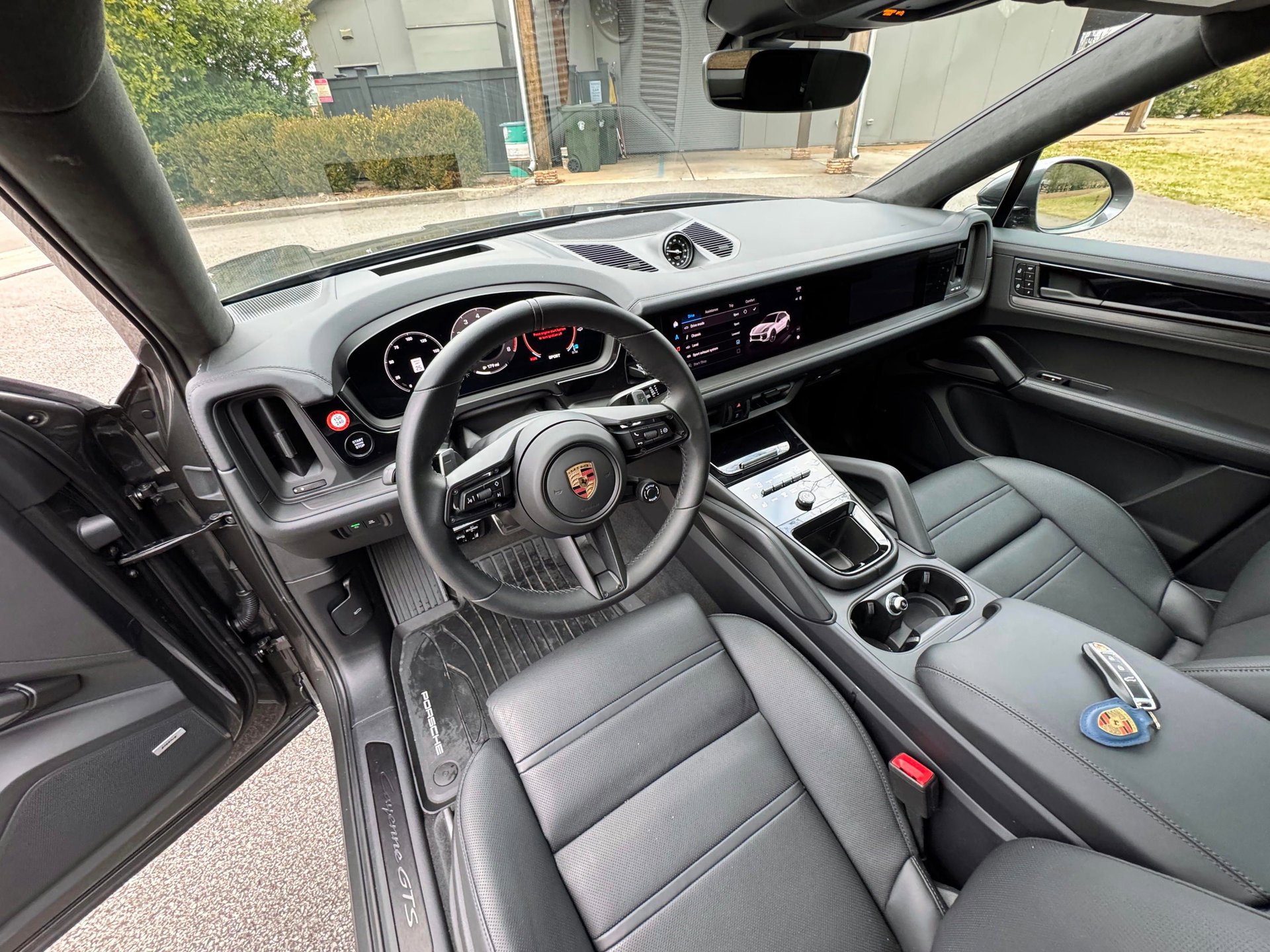Used 2025 Porsche Cayenne GTS image 17