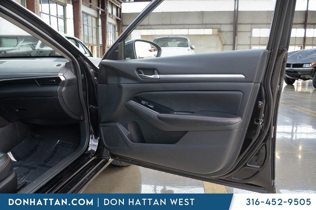 Used 2024 Nissan Altima 2.5 SR image 23