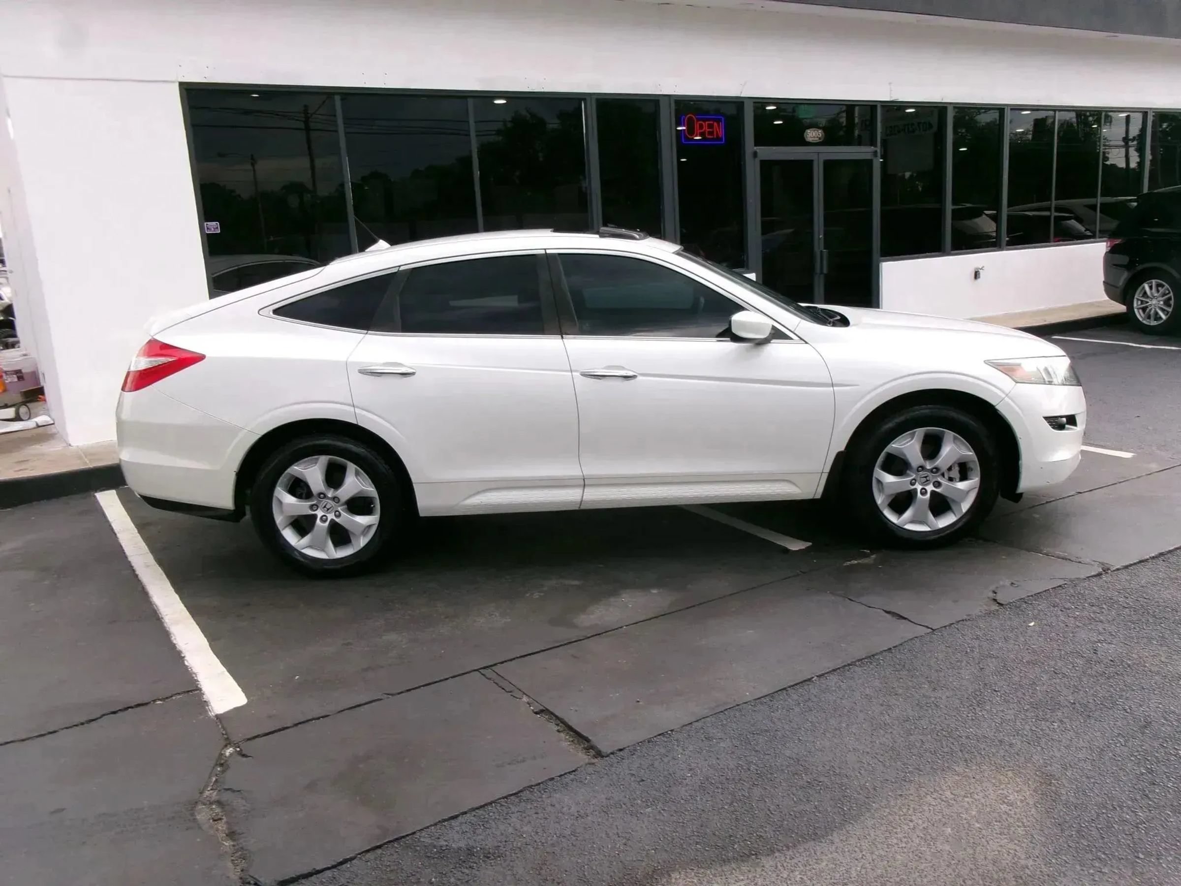 Used 2010 Honda Crosstour EX-L image 2