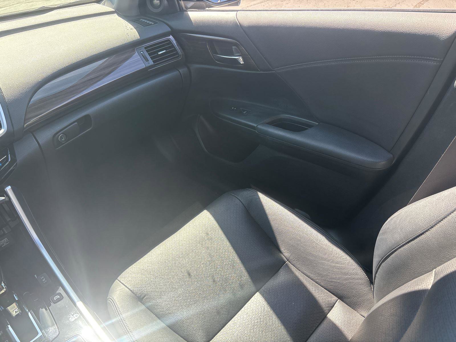 Used 2017 Honda Accord Touring image 15