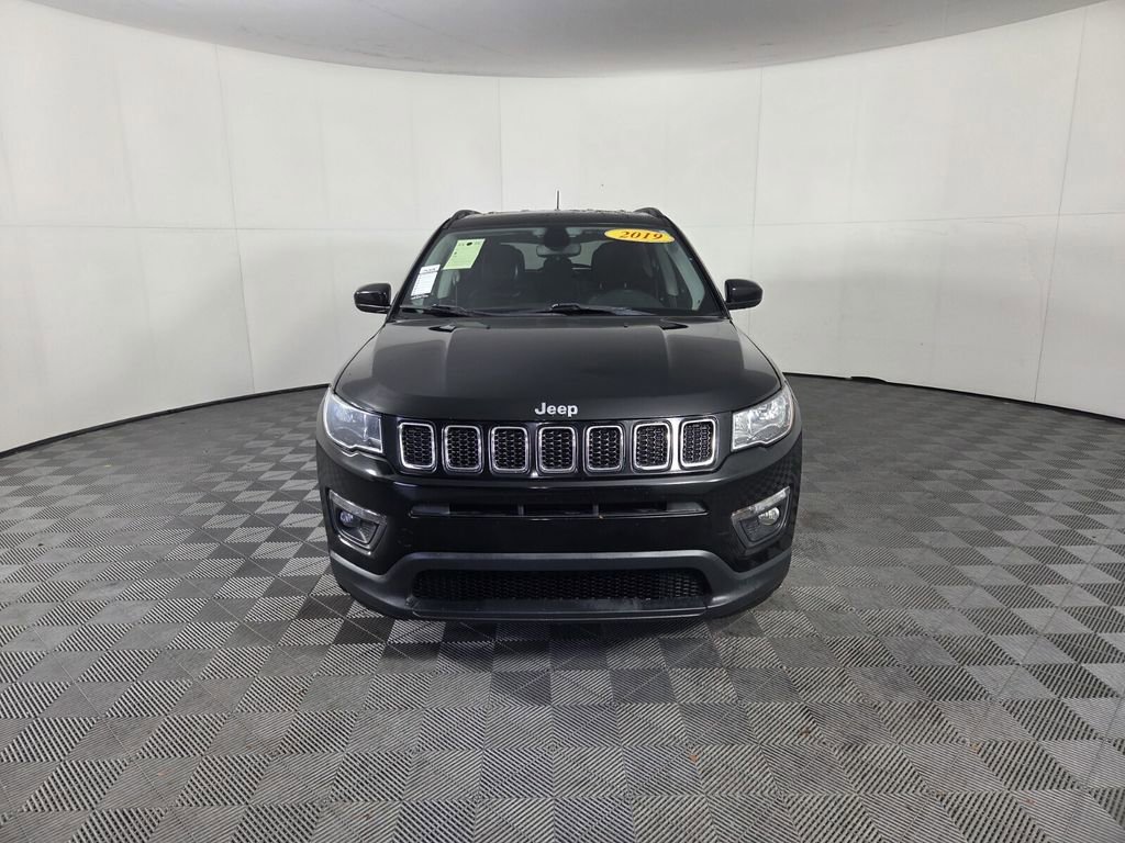 Used 2019 Jeep Compass Latitude FWD image 3