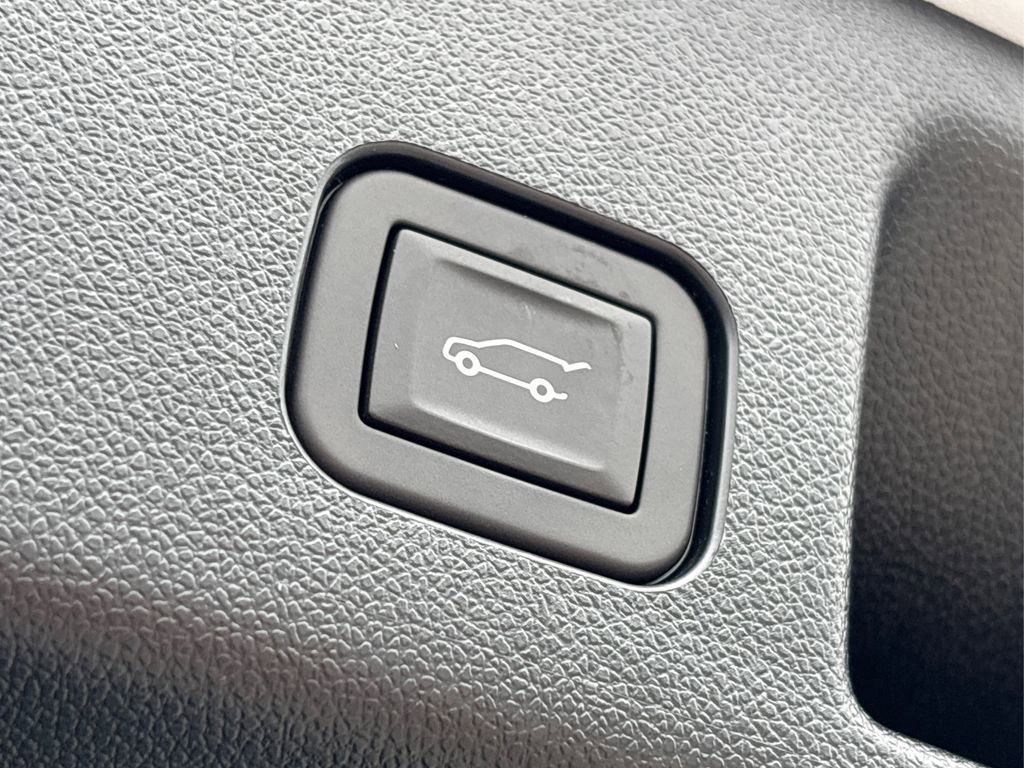 Used 2025 Chevrolet Equinox EV LT w/ Convenience Package II image 16