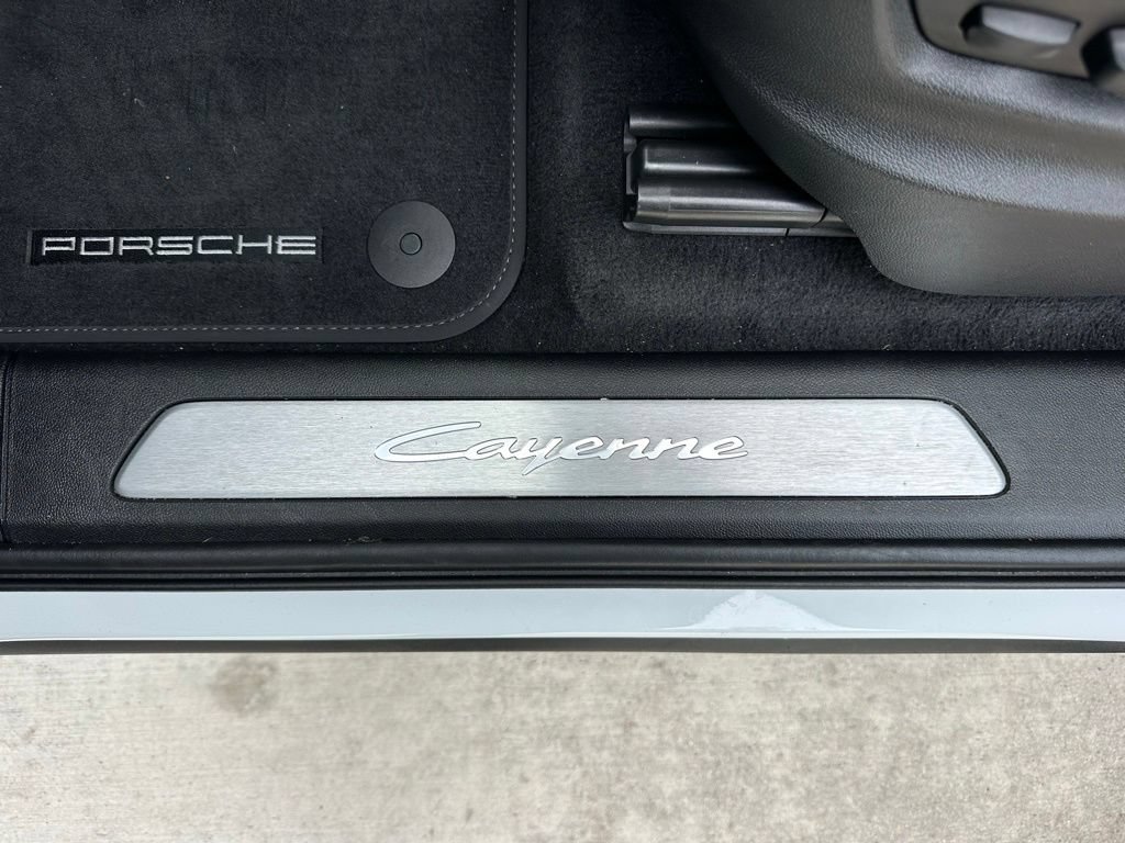 Certified 2024 Porsche Cayenne AWD/4WD image 21