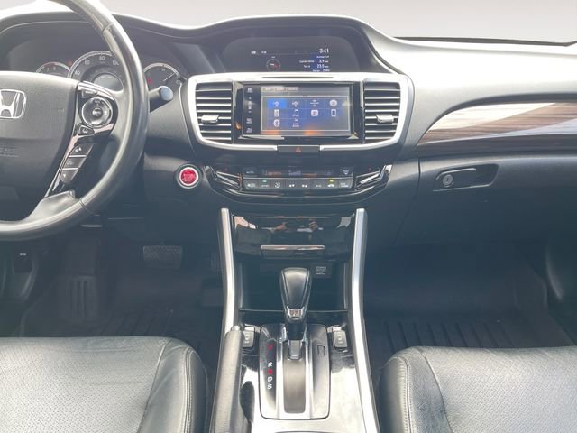 Used 2016 Honda Accord Touring image 11
