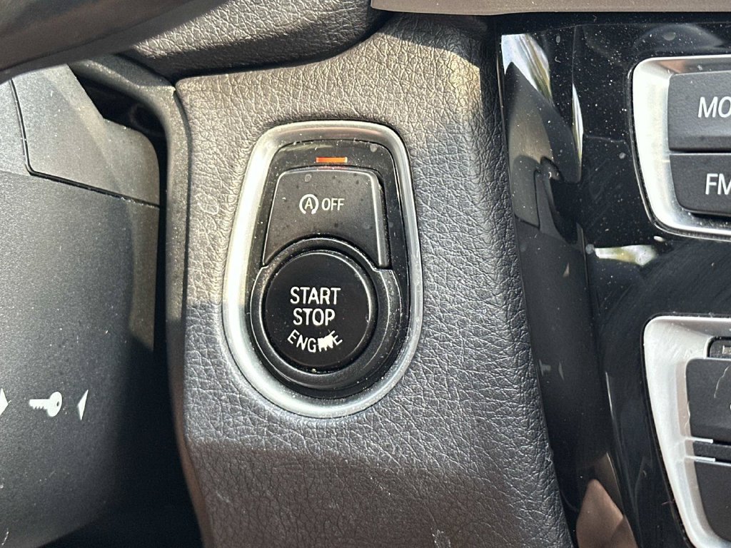Used 2017 BMW 320i Sedan RWD image 32