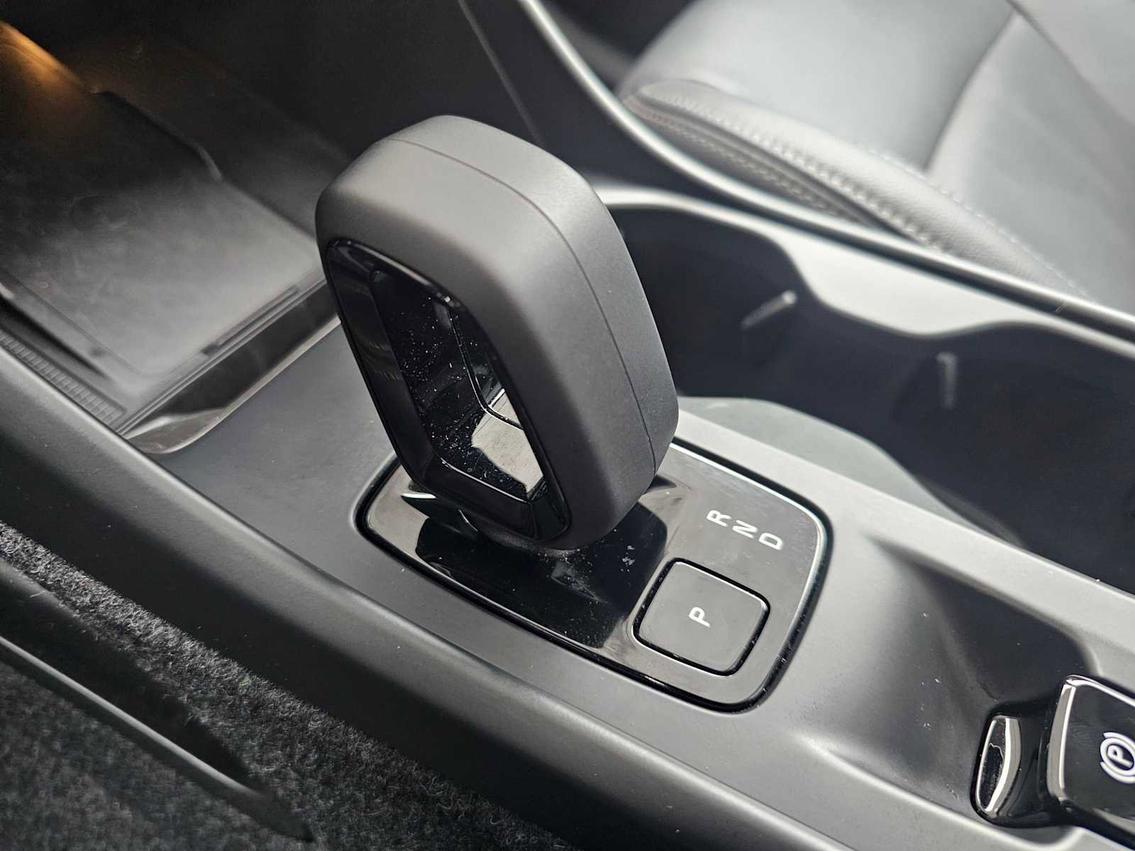 Certified 2025 Volvo XC40 B5 Core w/ Protection Package Premier image 39