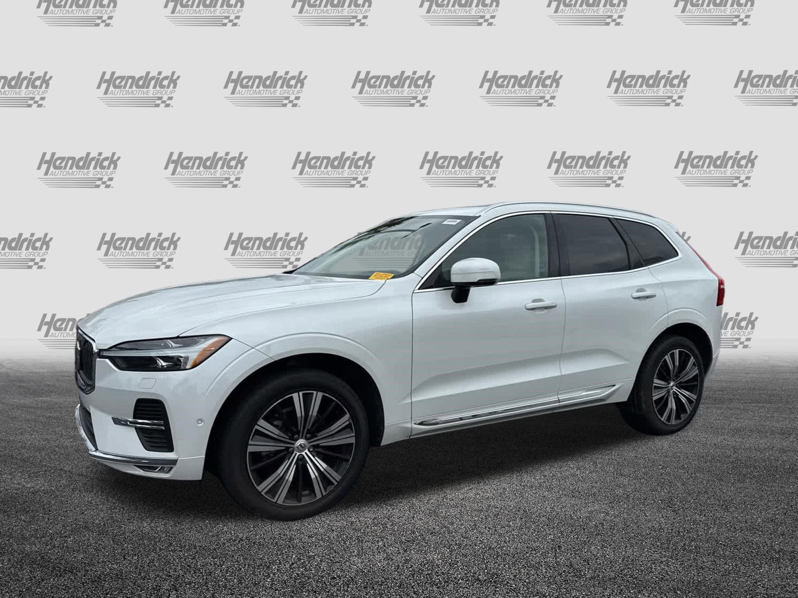 Used 2023 Volvo XC60 B5 Plus AWD/4WD image 7