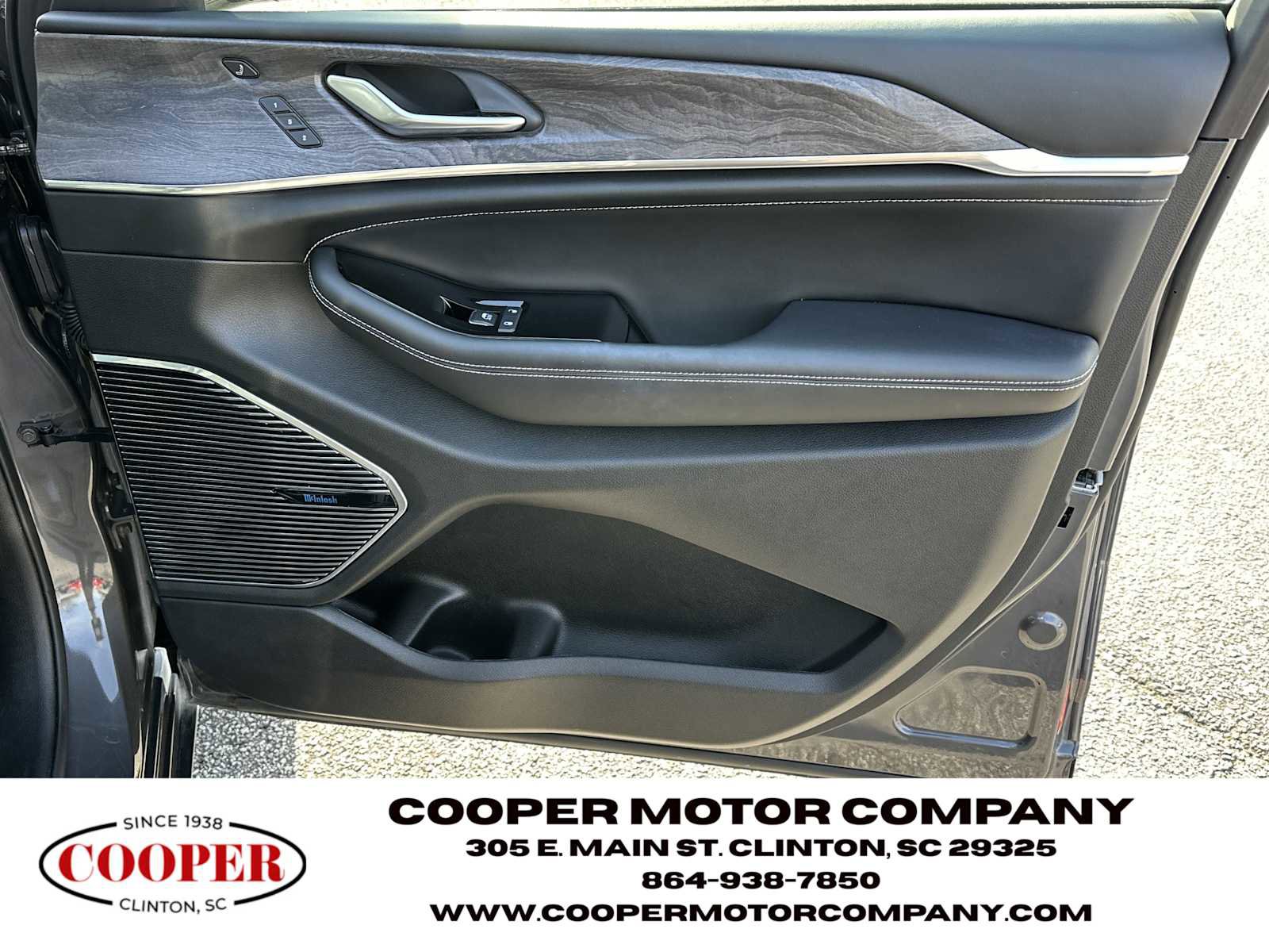 Used 2022 Jeep Grand Cherokee Overland w/ Advanced Protech Group III image 14