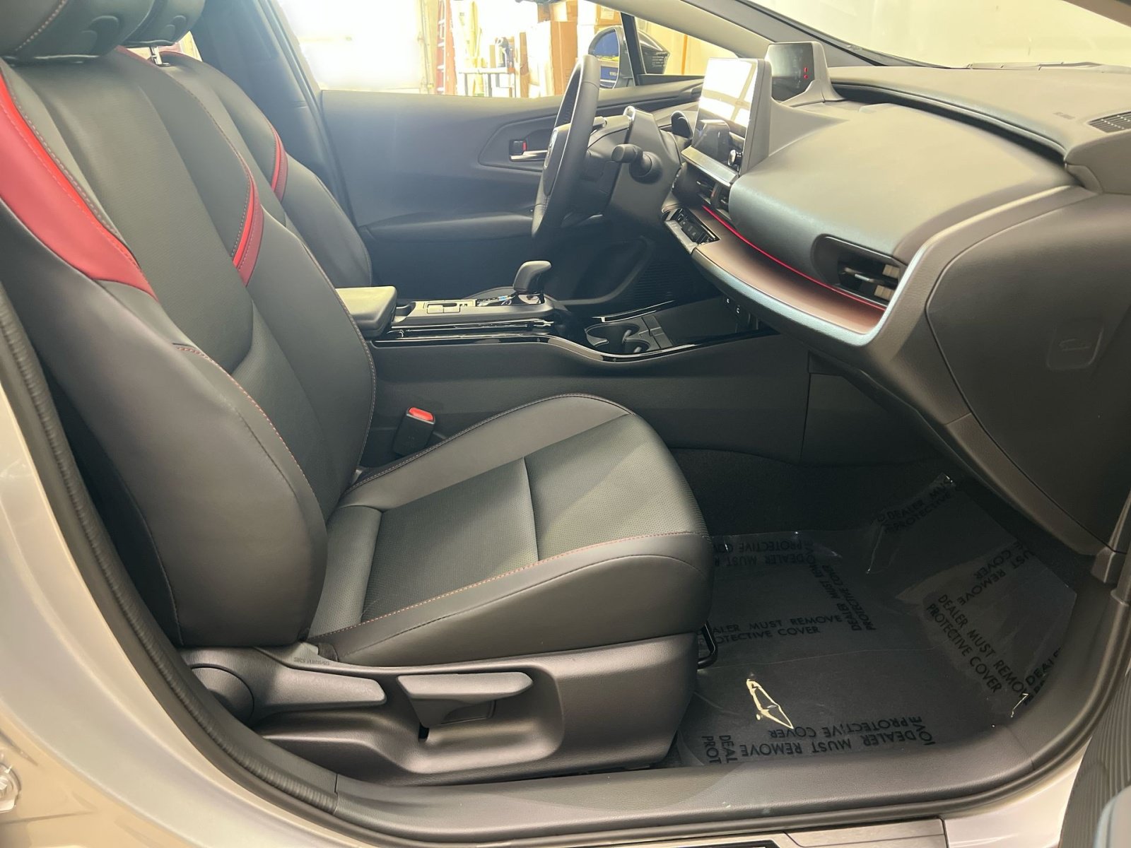 Used 2026 Toyota Prius Plug-In Hybrid FWD image 25